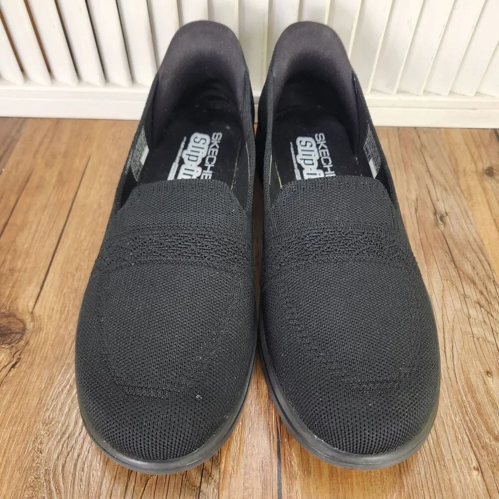 Skechers pre owned